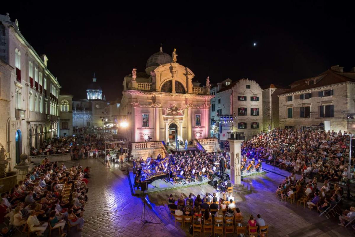 Gala koncert ispred crkve sv. Vlaha